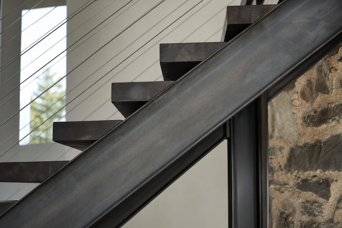 Exemple : escalier métallique à limon
